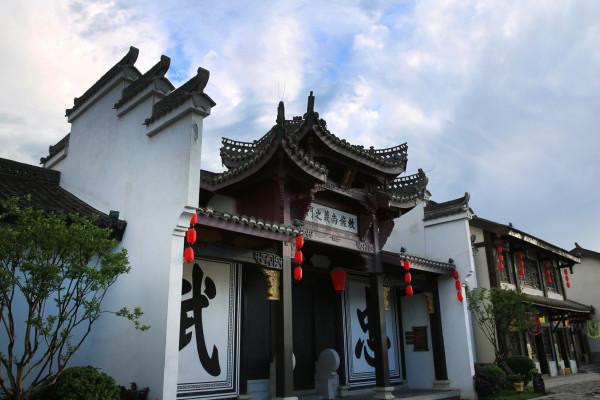 康群智:从《欢乐颂》到《无所畏惧》,戏里万人嫌,戏外幸福美满惹人羡